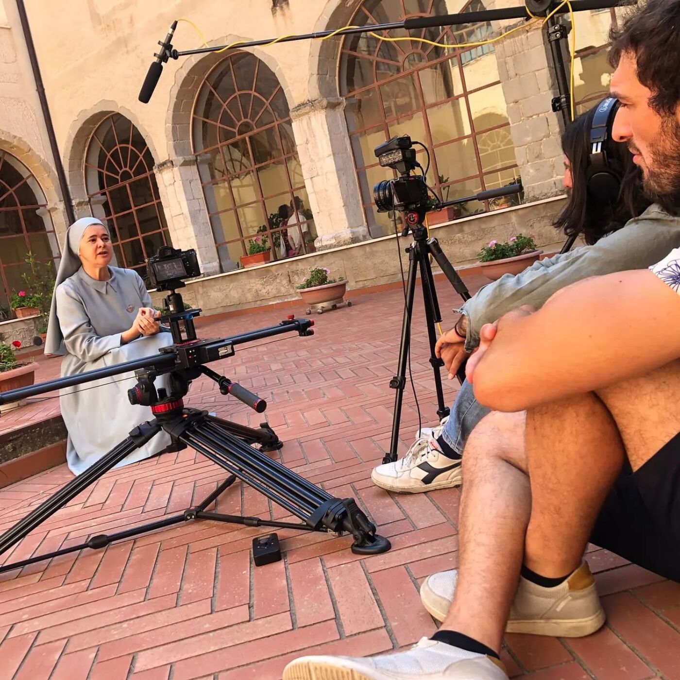 Riprese nel chiostro